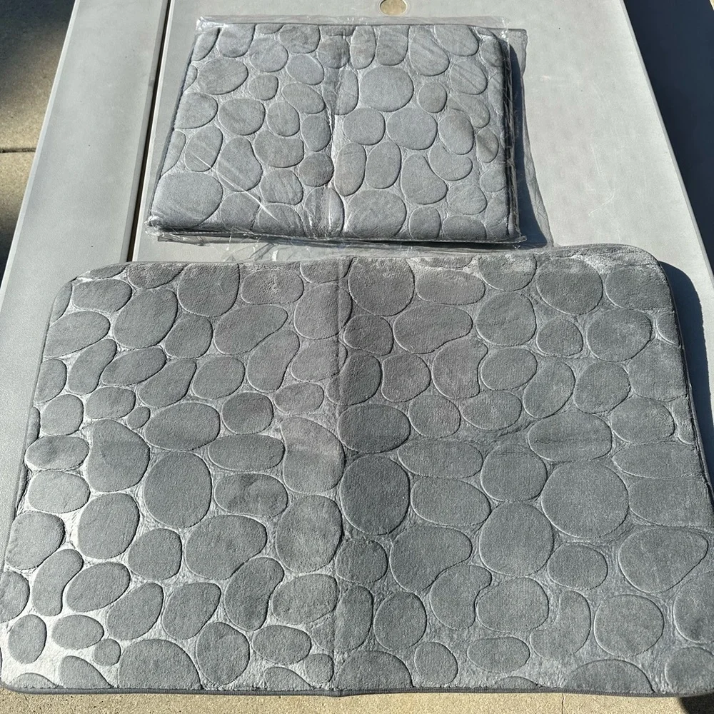 Set of 2 bath mats gray